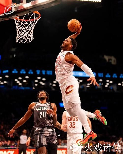 米球王！米切尔快攻上篮打进锁定胜局，末节24分砍下48分